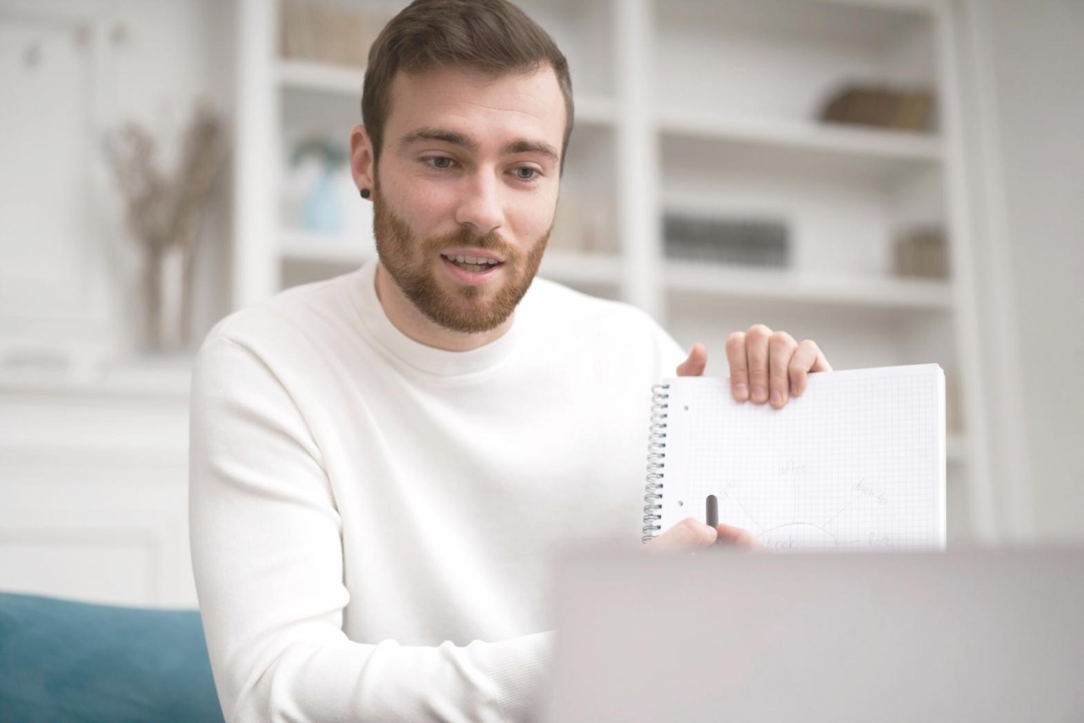 Espace de coaching moderne avec ambiance chaleureuse